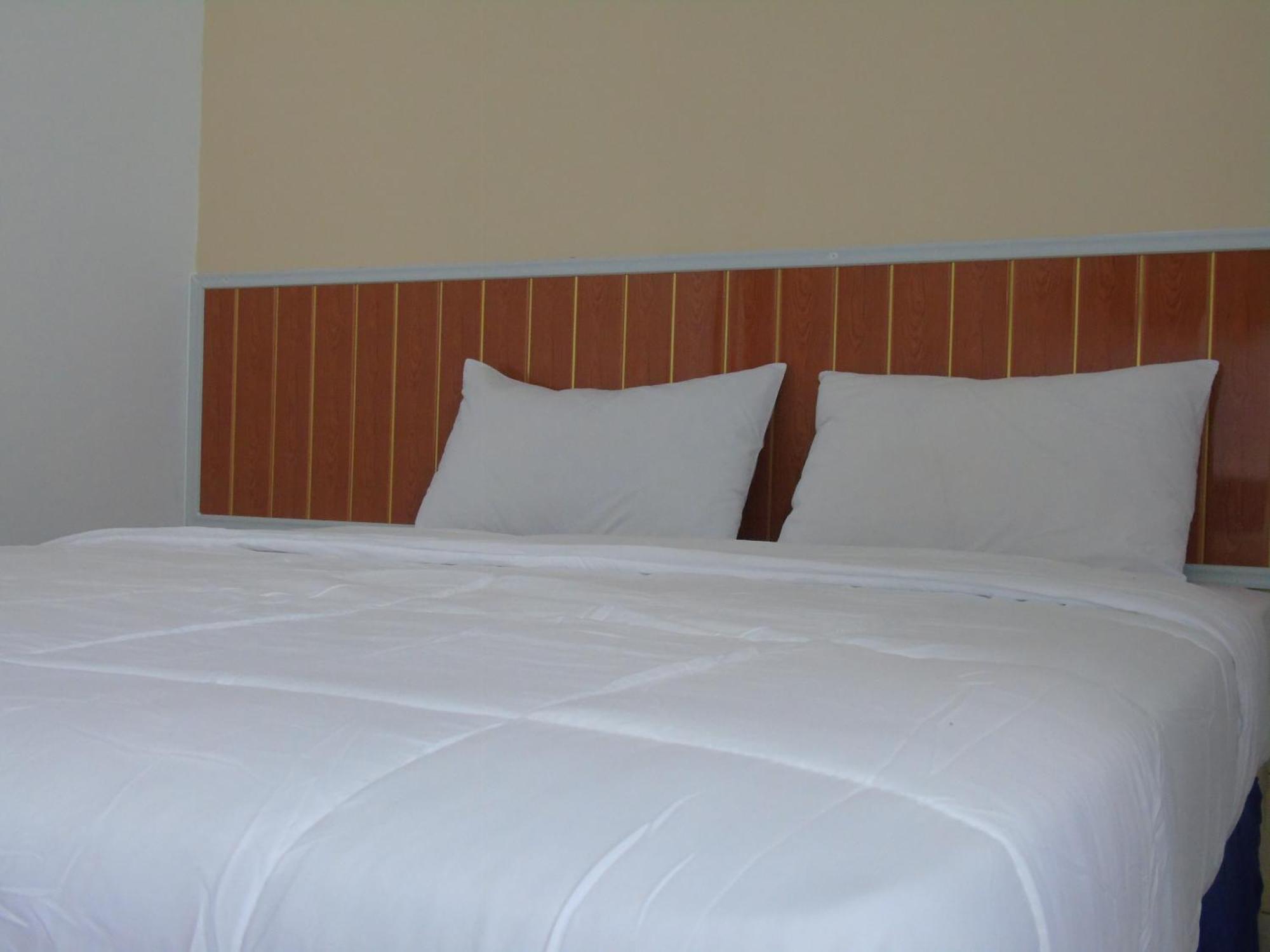 Hotel Permata Zamrud Cirebon Habitación foto