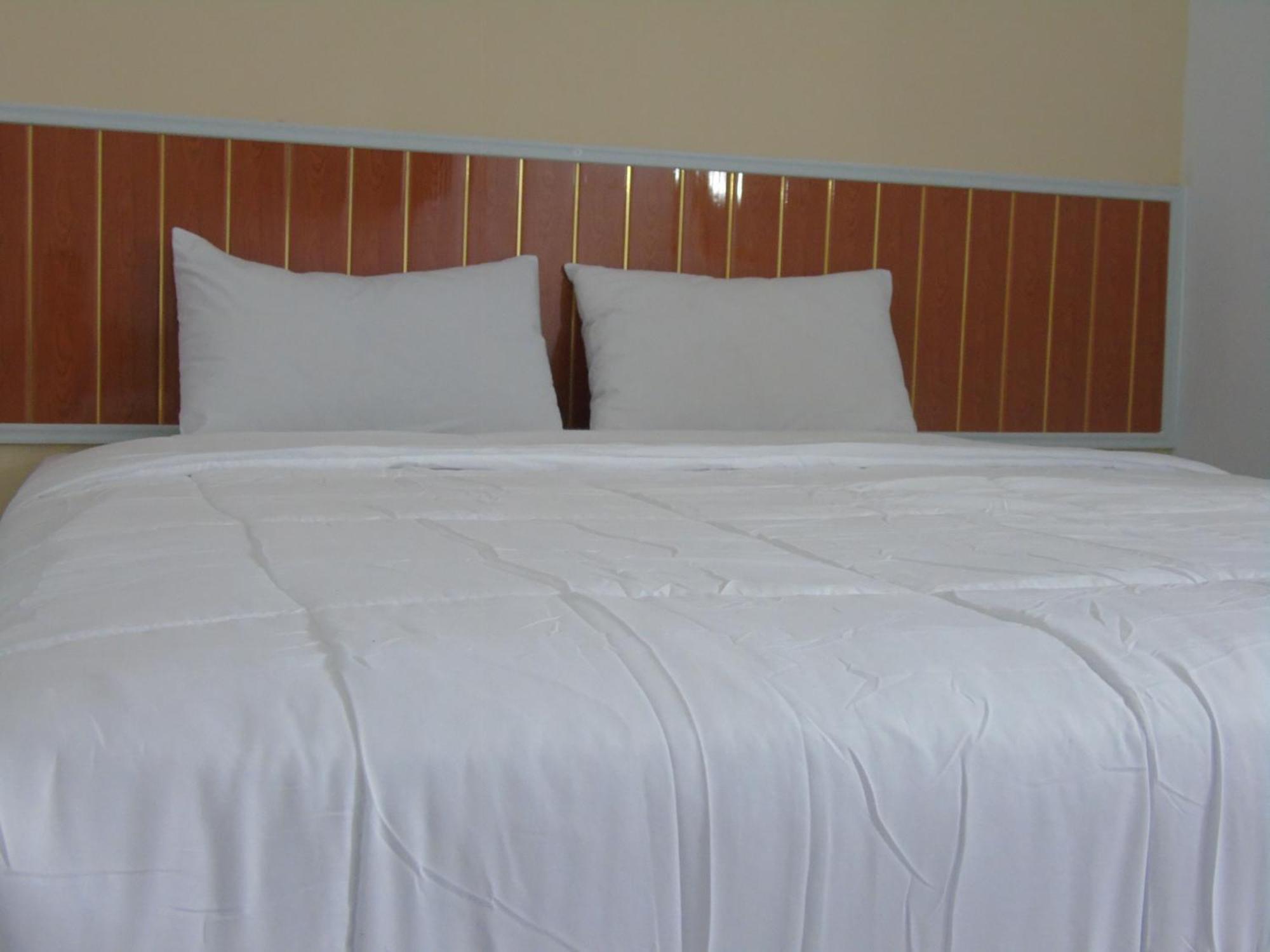 Hotel Permata Zamrud Cirebon Habitación foto